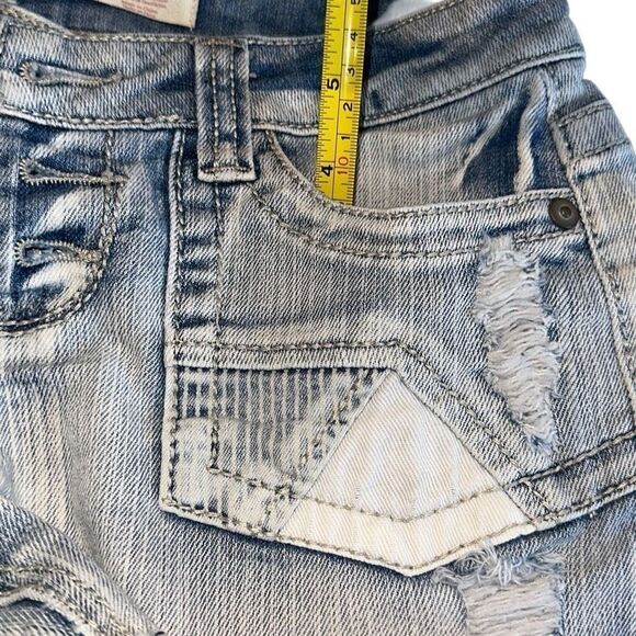 No Boundaries Blue Faded Denim Flat Front High-Rise Cut-Off Shorts Ladies Size 3 - Picture 7 of 9